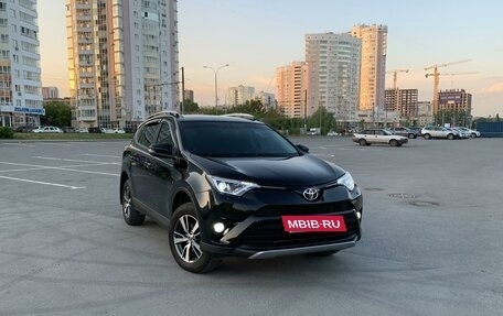 Toyota RAV4, 2017 год, 3 000 000 рублей, 3 фотография