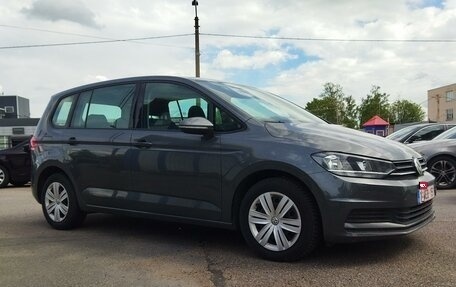 Volkswagen Touran III, 2019 год, 34 фотография