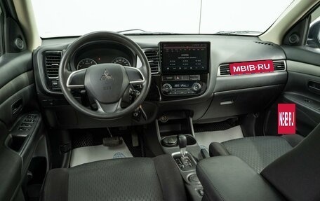 Mitsubishi Outlander III рестайлинг 3, 2015 год, 1 950 000 рублей, 6 фотография