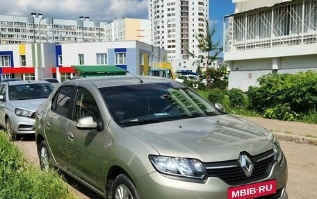 Renault Logan II, 2015 год, 900 000 рублей, 2 фотография