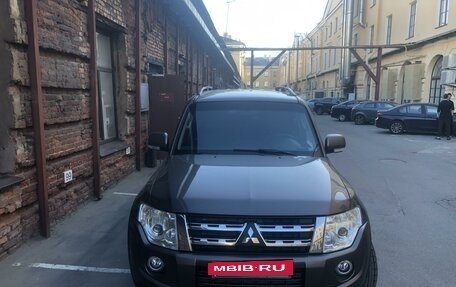 Mitsubishi Pajero IV, 2011 год, 1 860 000 рублей, 2 фотография