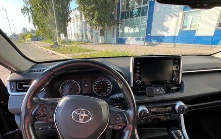 Toyota RAV4, 2020 год, 3 900 000 рублей, 6 фотография