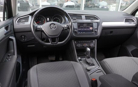 Volkswagen Tiguan II, 2017 год, 2 999 000 рублей, 6 фотография