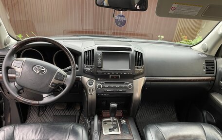 Toyota Land Cruiser 200, 2011 год, 3 300 000 рублей, 10 фотография