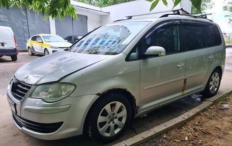 Volkswagen Touran III, 2010 год, 570 000 рублей, 3 фотография