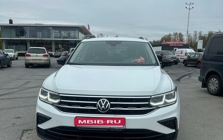 Volkswagen Tiguan II, 2021 год, 3 850 000 рублей, 2 фотография