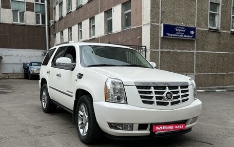 Cadillac Escalade III, 2011 год, 2 245 000 рублей, 3 фотография