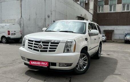 Cadillac Escalade III, 2011 год, 2 245 000 рублей, 2 фотография