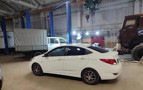 Hyundai Solaris II рестайлинг, 2014 год, 1 100 000 рублей, 5 фотография