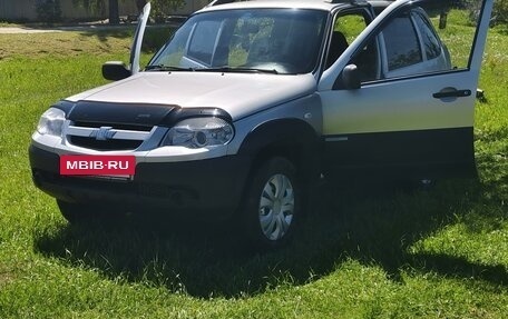 Chevrolet Niva I рестайлинг, 2011 год, 700 000 рублей, 2 фотография