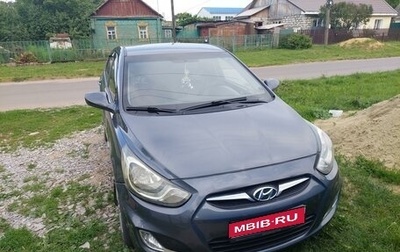 Hyundai Solaris II рестайлинг, 2011 год, 730 000 рублей, 1 фотография