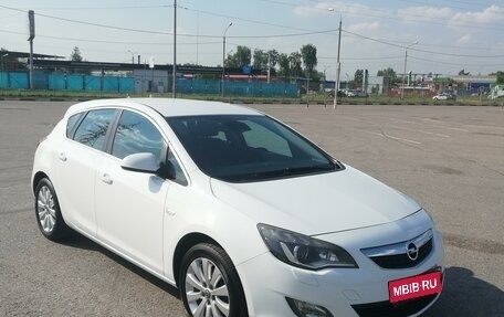 Opel Astra J, 2011 год, 1 050 000 рублей, 1 фотография