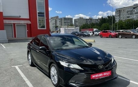 Toyota Camry, 2018 год, 3 250 000 рублей, 2 фотография