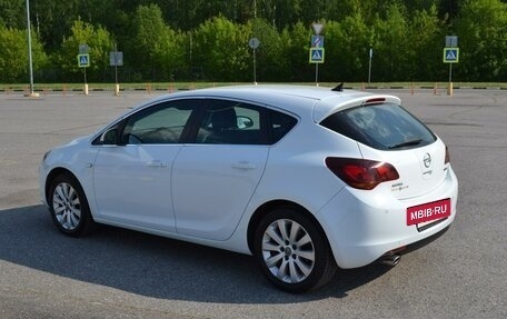 Opel Astra J, 2011 год, 1 050 000 рублей, 11 фотография