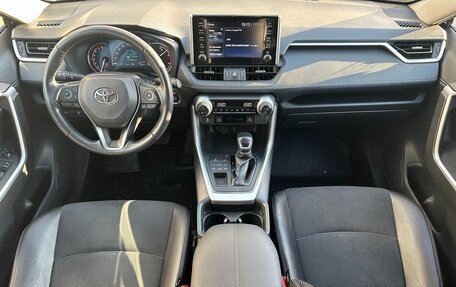 Toyota RAV4, 2021 год, 4 010 000 рублей, 6 фотография
