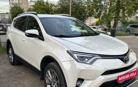 Toyota RAV4, 2018 год, 3 630 000 рублей, 4 фотография