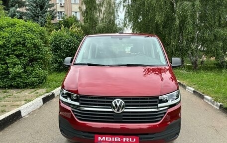 Volkswagen Multivan T6 рестайлинг, 2021 год, 6 380 000 рублей, 3 фотография