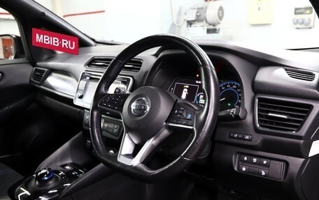 Nissan Leaf II, 2017 год, 1 440 000 рублей, 10 фотография