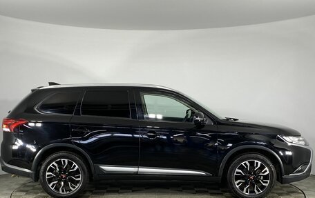 Mitsubishi Outlander III рестайлинг 3, 2019 год, 2 500 000 рублей, 10 фотография