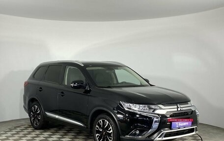 Mitsubishi Outlander III рестайлинг 3, 2019 год, 2 500 000 рублей, 2 фотография