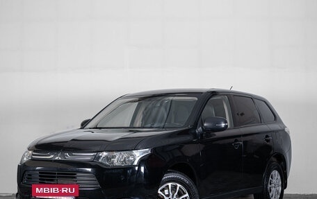 Mitsubishi Outlander III рестайлинг 3, 2013 год, 1 549 000 рублей, 2 фотография