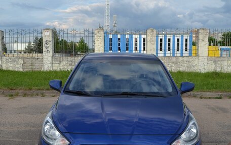 Hyundai Solaris II рестайлинг, 2013 год, 1 050 000 рублей, 2 фотография