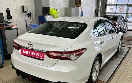 Toyota Camry, 2023 год, 3 695 000 рублей, 2 фотография