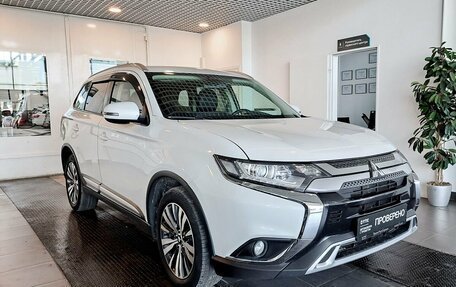 Mitsubishi Outlander III рестайлинг 3, 2019 год, 2 734 700 рублей, 3 фотография