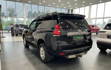 Toyota Land Cruiser Prado 150 рестайлинг 2, 2021 год, 5 400 000 рублей, 8 фотография