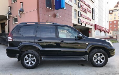 Toyota Land Cruiser Prado 120 рестайлинг, 2006 год, 2 810 000 рублей, 2 фотография