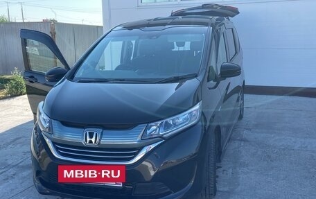 Honda Freed II, 2018 год, 1 600 000 рублей, 2 фотография