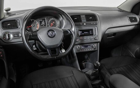 Volkswagen Polo VI (EU Market), 2015 год, 1 080 000 рублей, 20 фотография