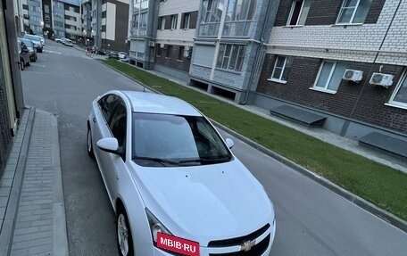 Chevrolet Cruze II, 2011 год, 815 000 рублей, 4 фотография