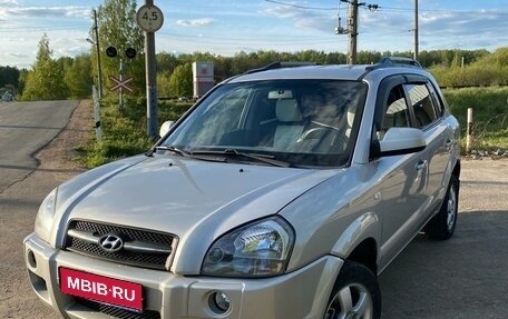 Hyundai Tucson III, 2008 год, 750 000 рублей, 1 фотография