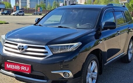 Toyota Highlander III, 2012 год, 1 777 000 рублей, 2 фотография