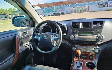 Toyota Highlander III, 2012 год, 1 777 000 рублей, 21 фотография