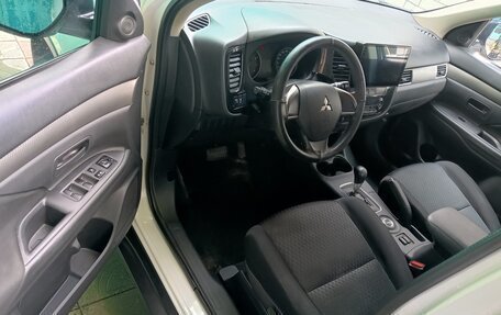 Mitsubishi Outlander III рестайлинг 3, 2014 год, 1 650 000 рублей, 3 фотография