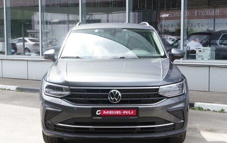 Volkswagen Tiguan II, 2021 год, 3 049 000 рублей, 3 фотография