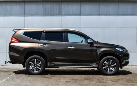 Mitsubishi Pajero Sport III рестайлинг, 2017 год, 3 490 000 рублей, 5 фотография