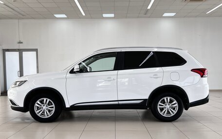 Mitsubishi Outlander III рестайлинг 3, 2018 год, 2 460 000 рублей, 10 фотография