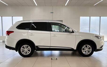 Mitsubishi Outlander III рестайлинг 3, 2018 год, 2 460 000 рублей, 12 фотография