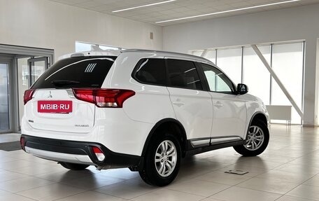 Mitsubishi Outlander III рестайлинг 3, 2018 год, 2 460 000 рублей, 13 фотография