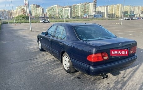 Mercedes-Benz E-Класс, 1998 год, 445 000 рублей, 4 фотография