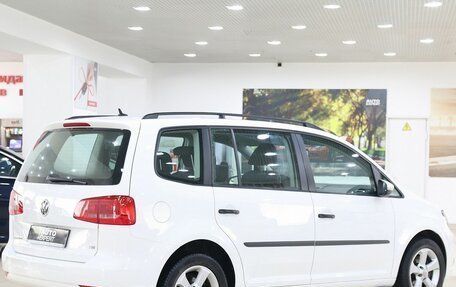 Volkswagen Touran III, 2013 год, 999 000 рублей, 2 фотография