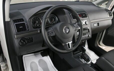 Volkswagen Touran III, 2013 год, 999 000 рублей, 10 фотография