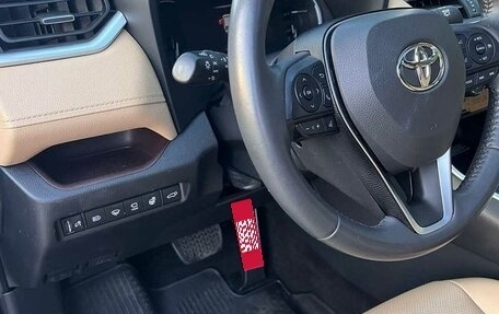 Toyota RAV4, 2019 год, 3 595 000 рублей, 2 фотография