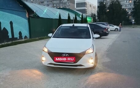 Hyundai Solaris II рестайлинг, 2021 год, 1 650 000 рублей, 2 фотография