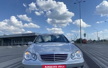 Mercedes-Benz C-Класс, 2004 год, 875 000 рублей, 3 фотография