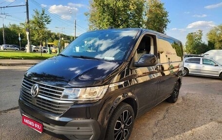 Volkswagen Caravelle T6 рестайлинг, 2021 год, 3 800 000 рублей, 1 фотография