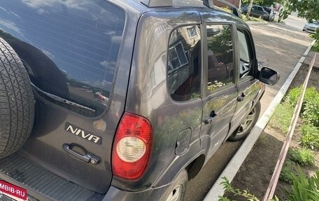 Chevrolet Niva I рестайлинг, 2010 год, 530 000 рублей, 4 фотография